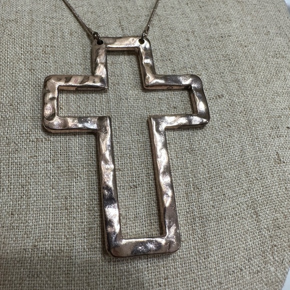 Rose gold cross necklace - Picture 3 of 3